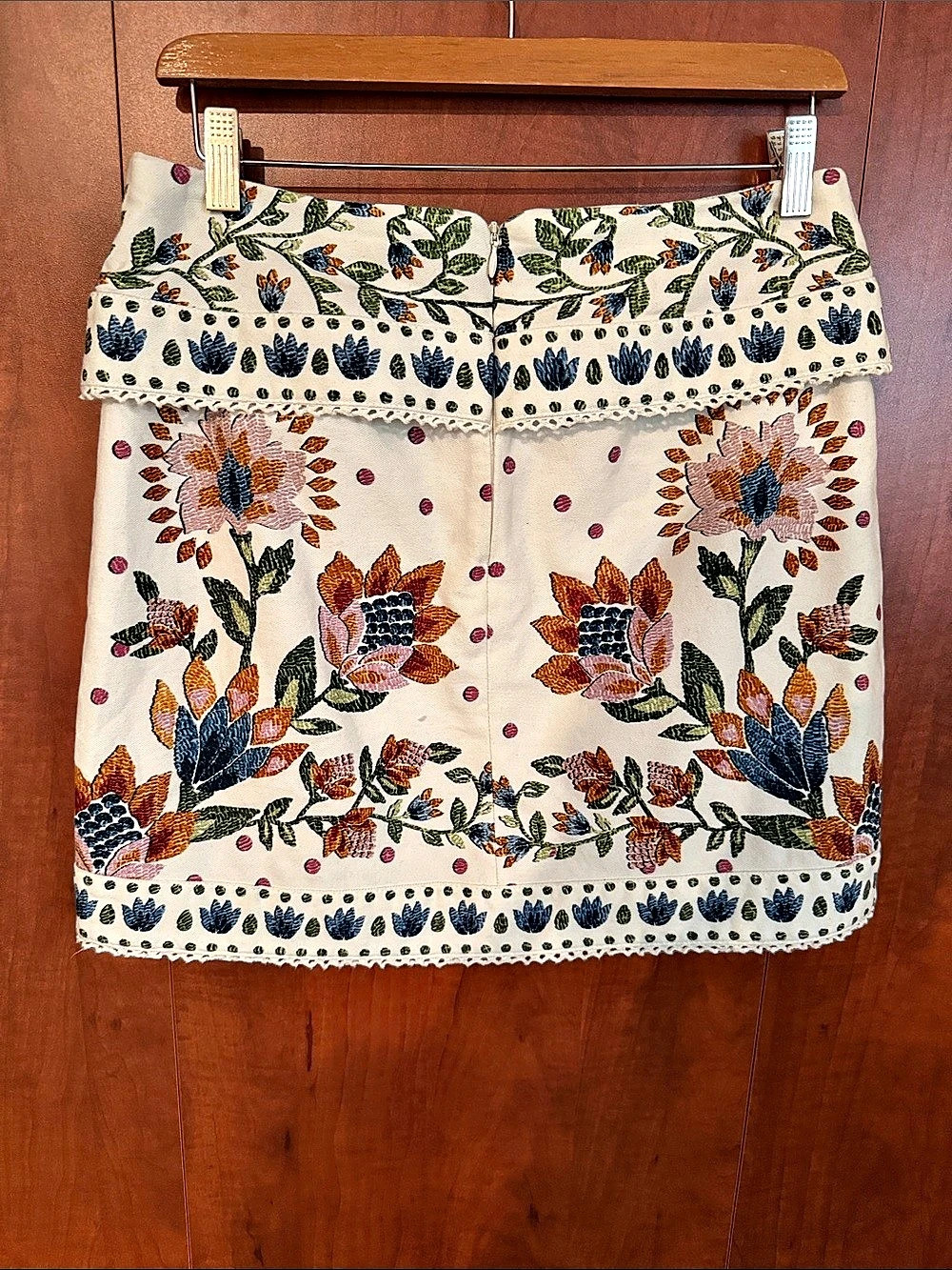 FARM RIO Floral Mini Skirt Size Medium Like New - Picture 2 of 4